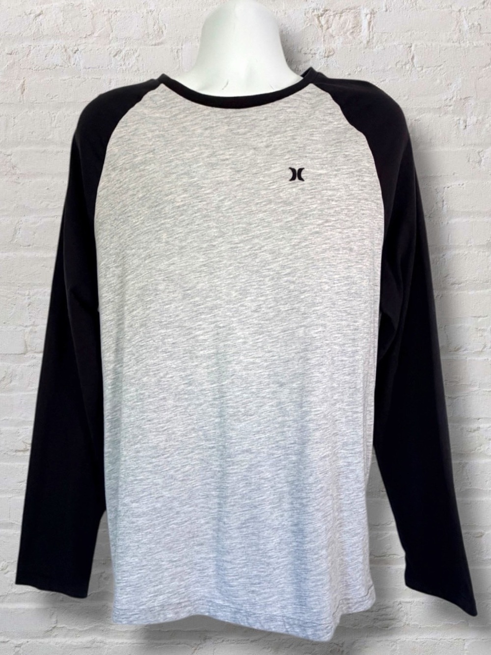 Hurley Men’s XL Gray Black Long Sleeve Raglan crewneck Baseball Tee Logo Shirt